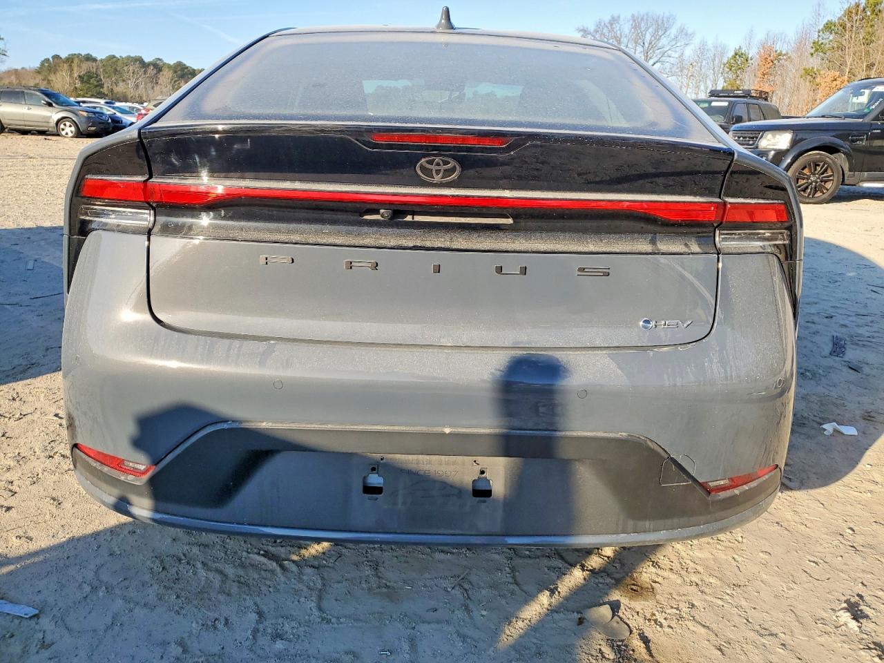 2025 TOYOTA PRIUS LE photo 6