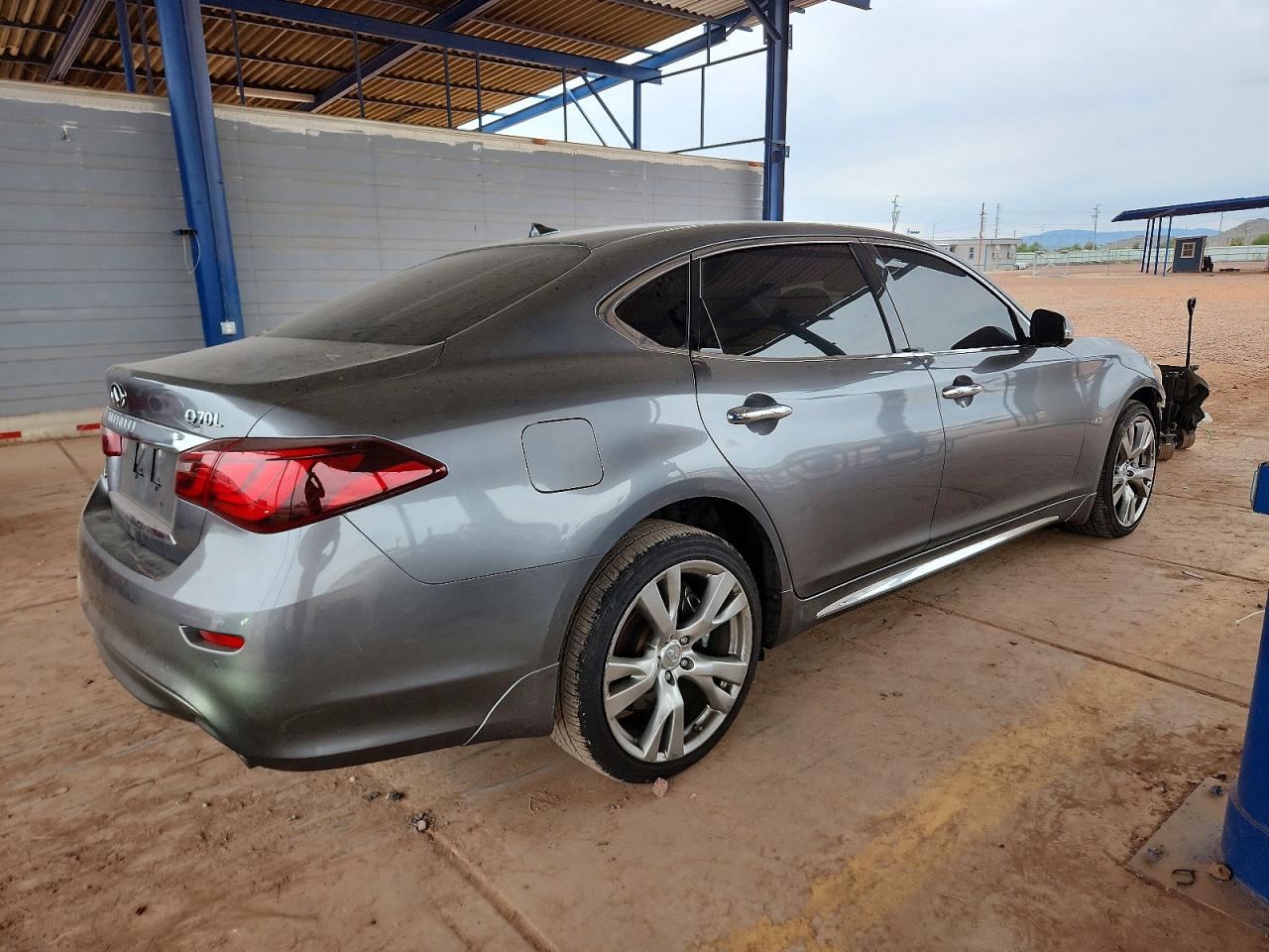 2015 INFINITI Q70L 3.7 photo 3
