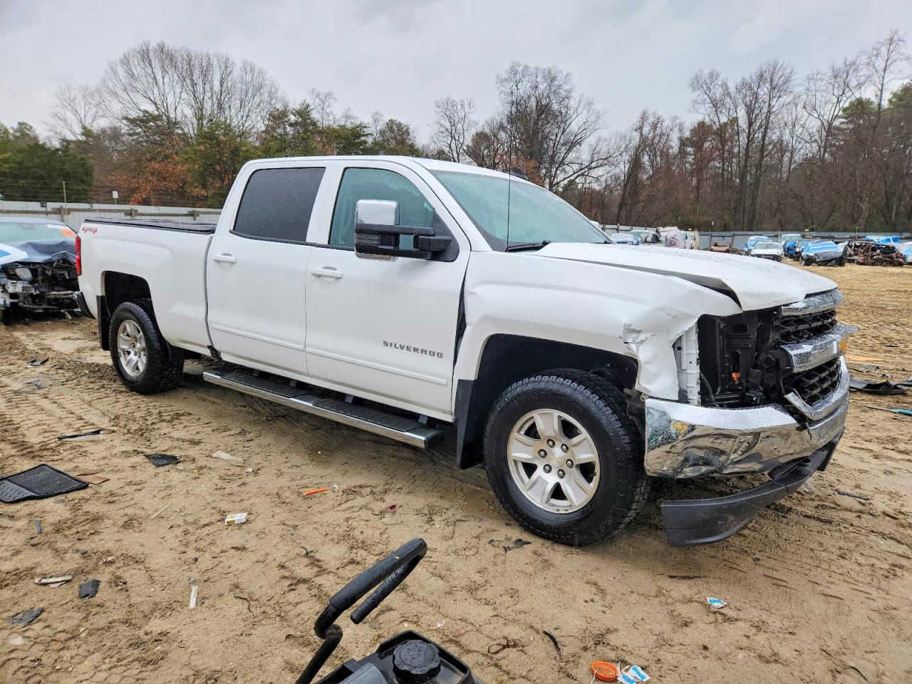 2017 CHEVROLET SILVERADO K1500 LT photo 4