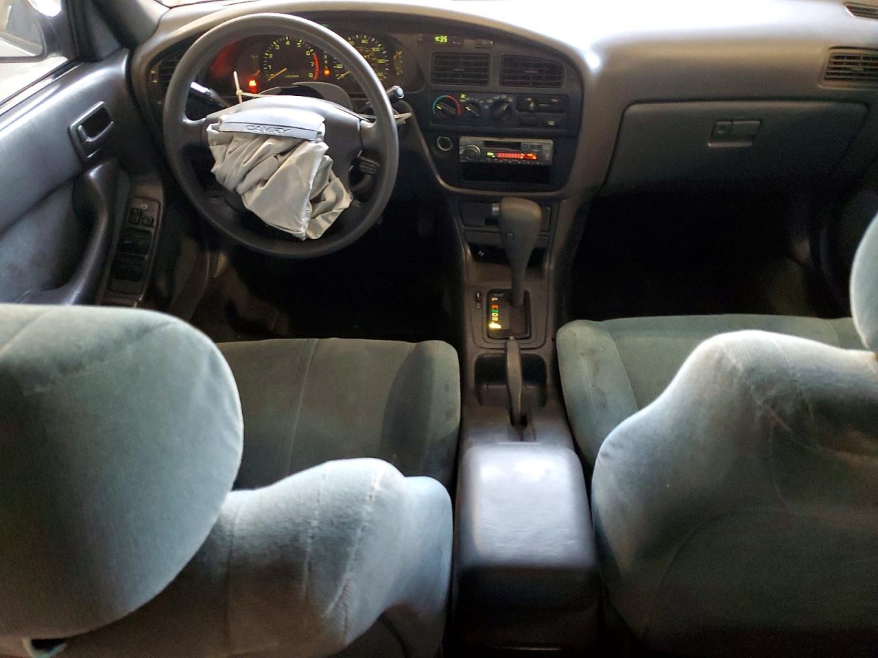 1992 TOYOTA CAMRY LE photo 8