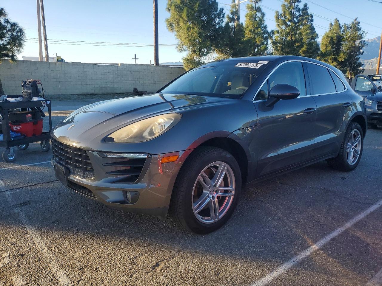 2016 PORSCHE MACAN