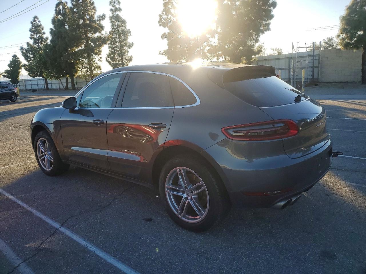 2016 PORSCHE MACAN S photo 2