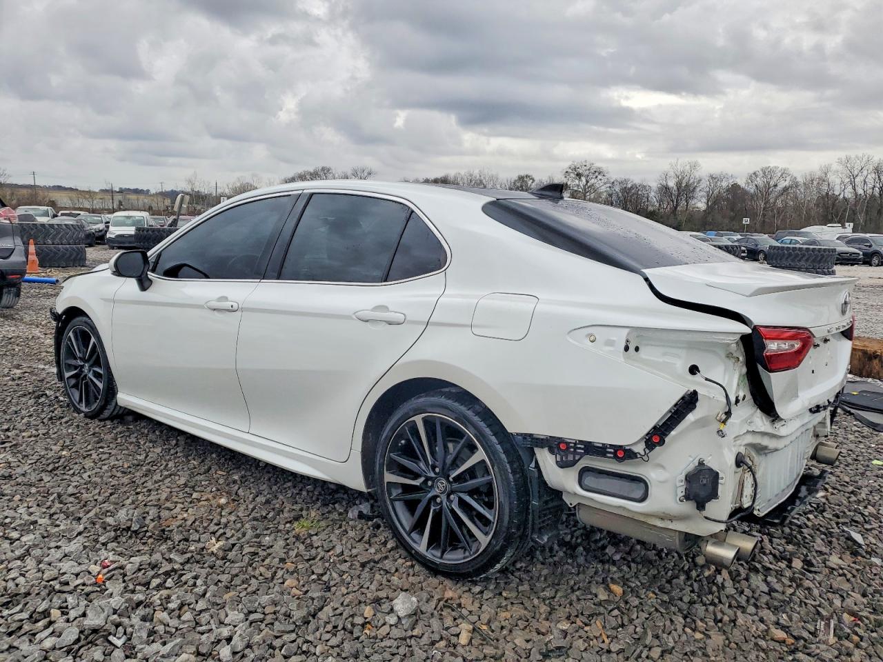 2019 TOYOTA CAMRY XSE photo 2