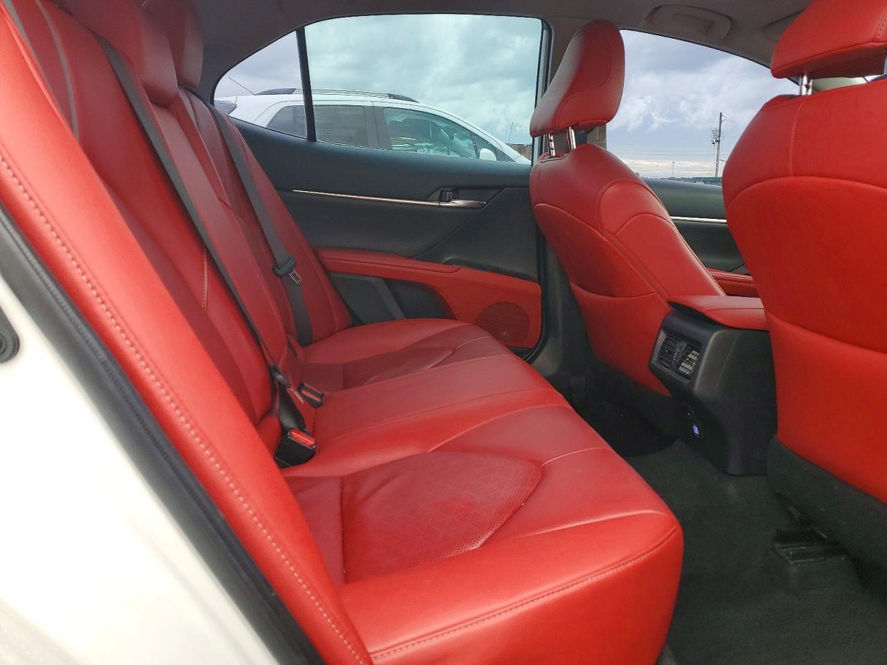 2019 TOYOTA CAMRY XSE photo 10