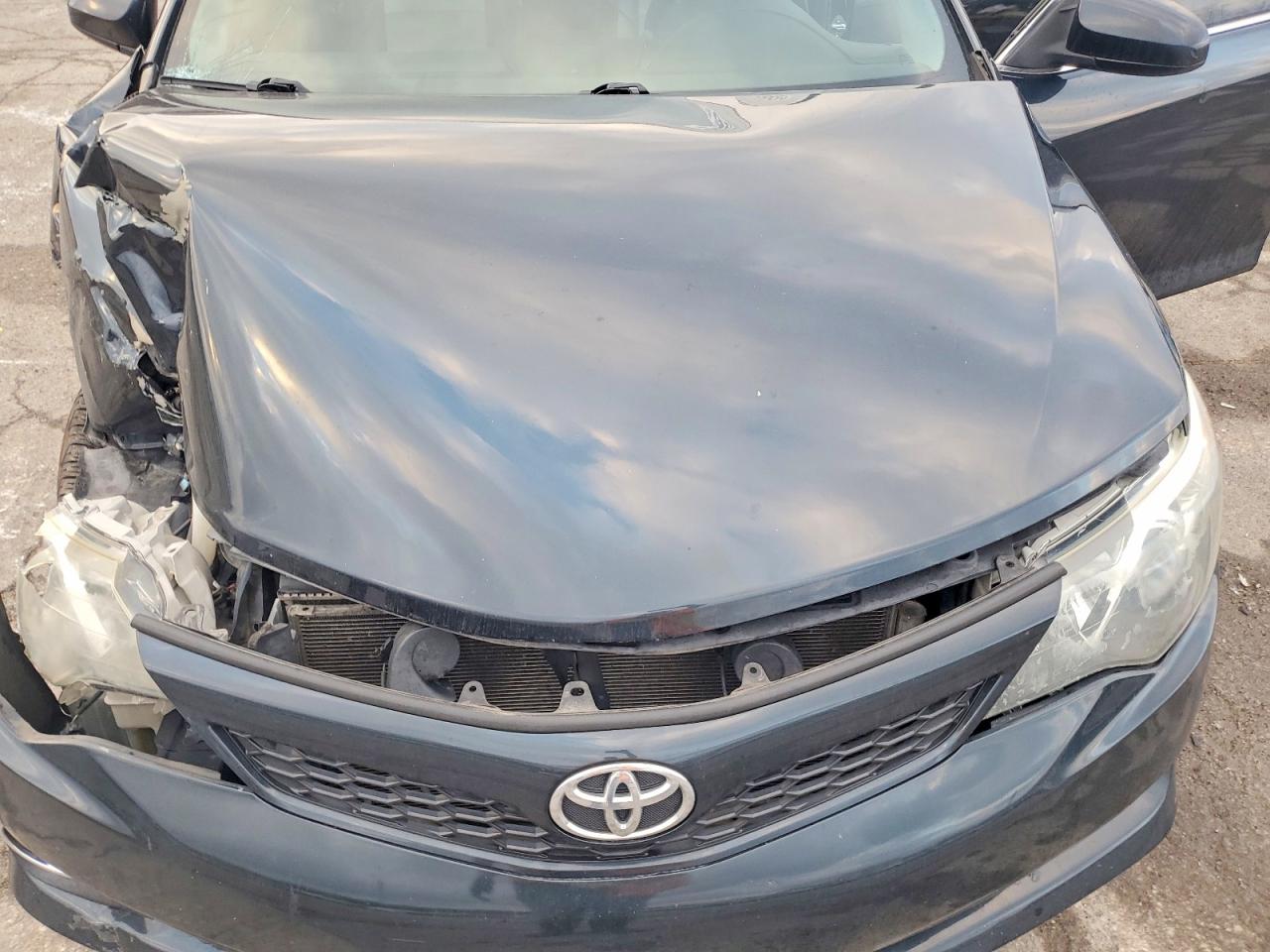 2014 TOYOTA CAMRY L photo 11