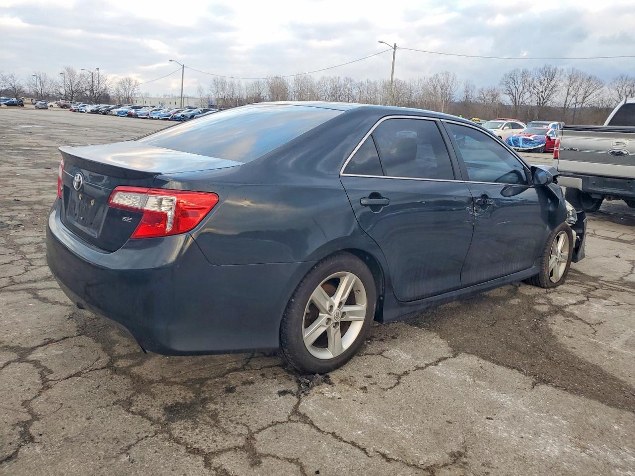 2014 TOYOTA CAMRY L photo 3