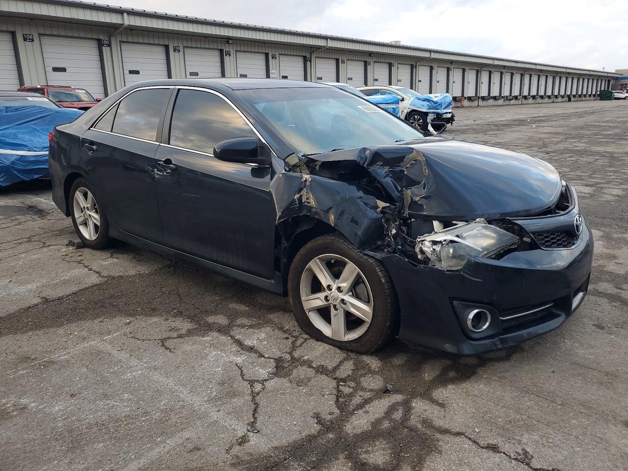2014 TOYOTA CAMRY L photo 4