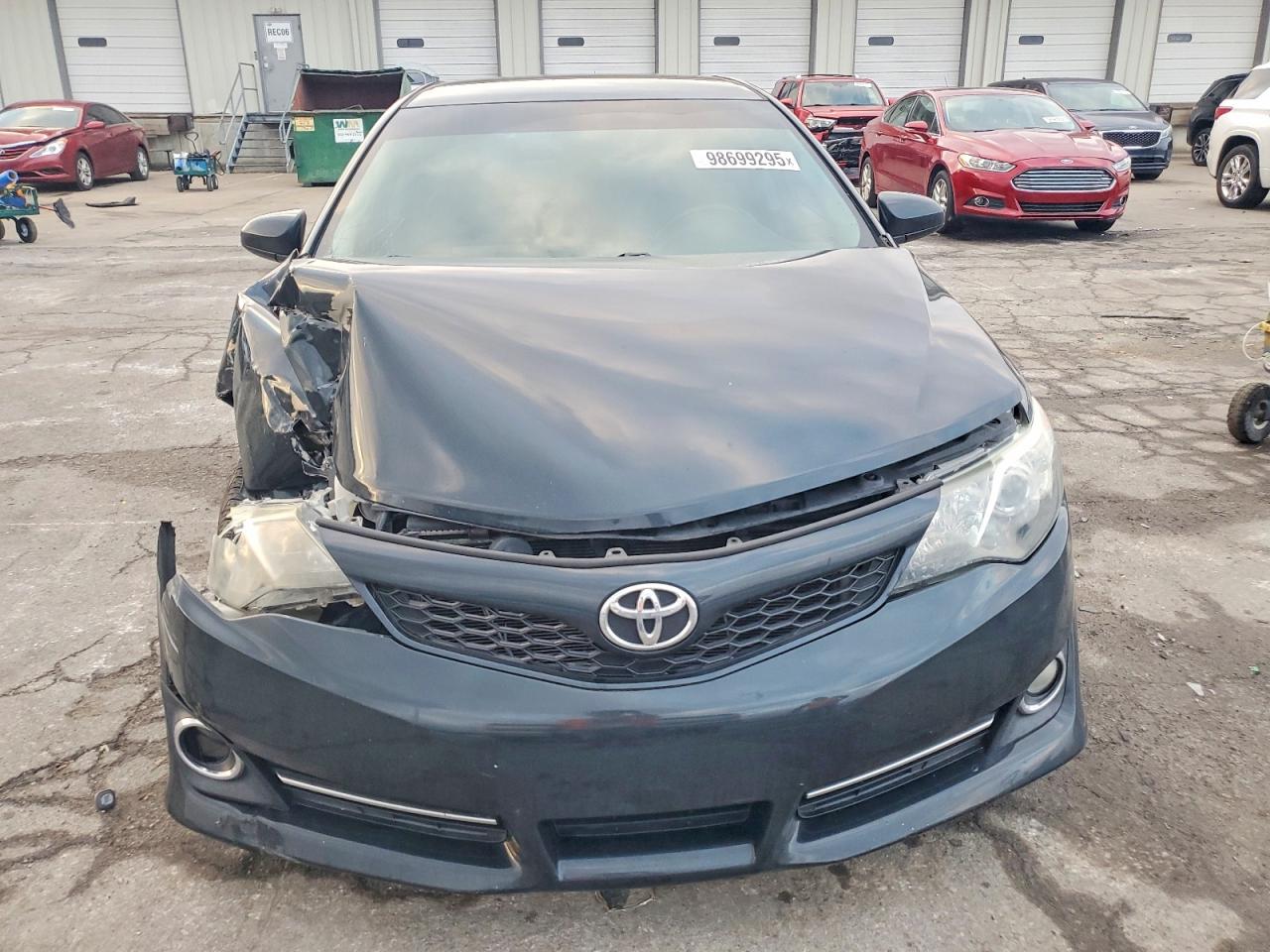 2014 TOYOTA CAMRY L photo 5
