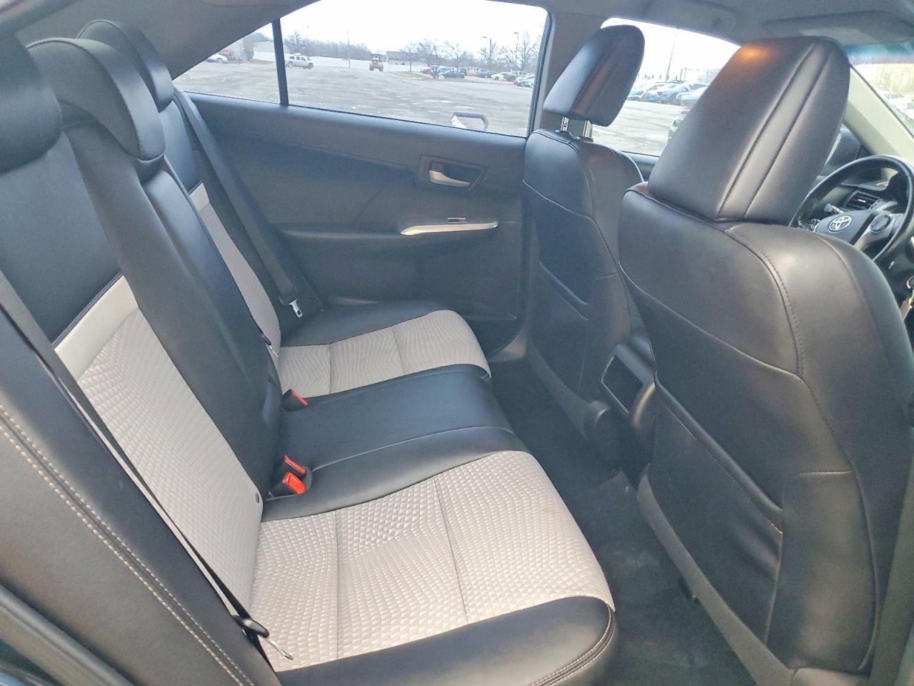 2014 TOYOTA CAMRY L photo 10