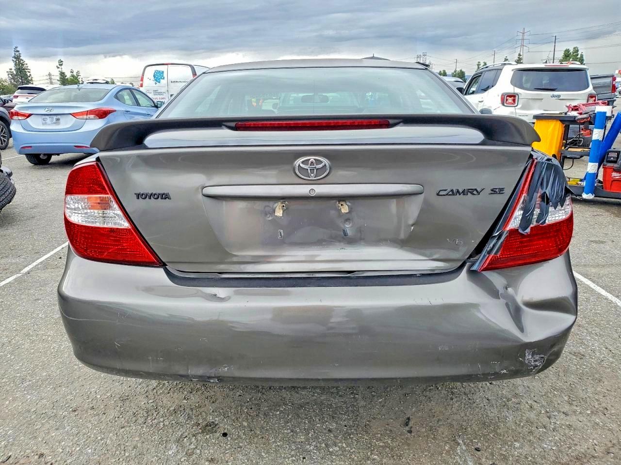 2004 TOYOTA CAMRY SE photo 6