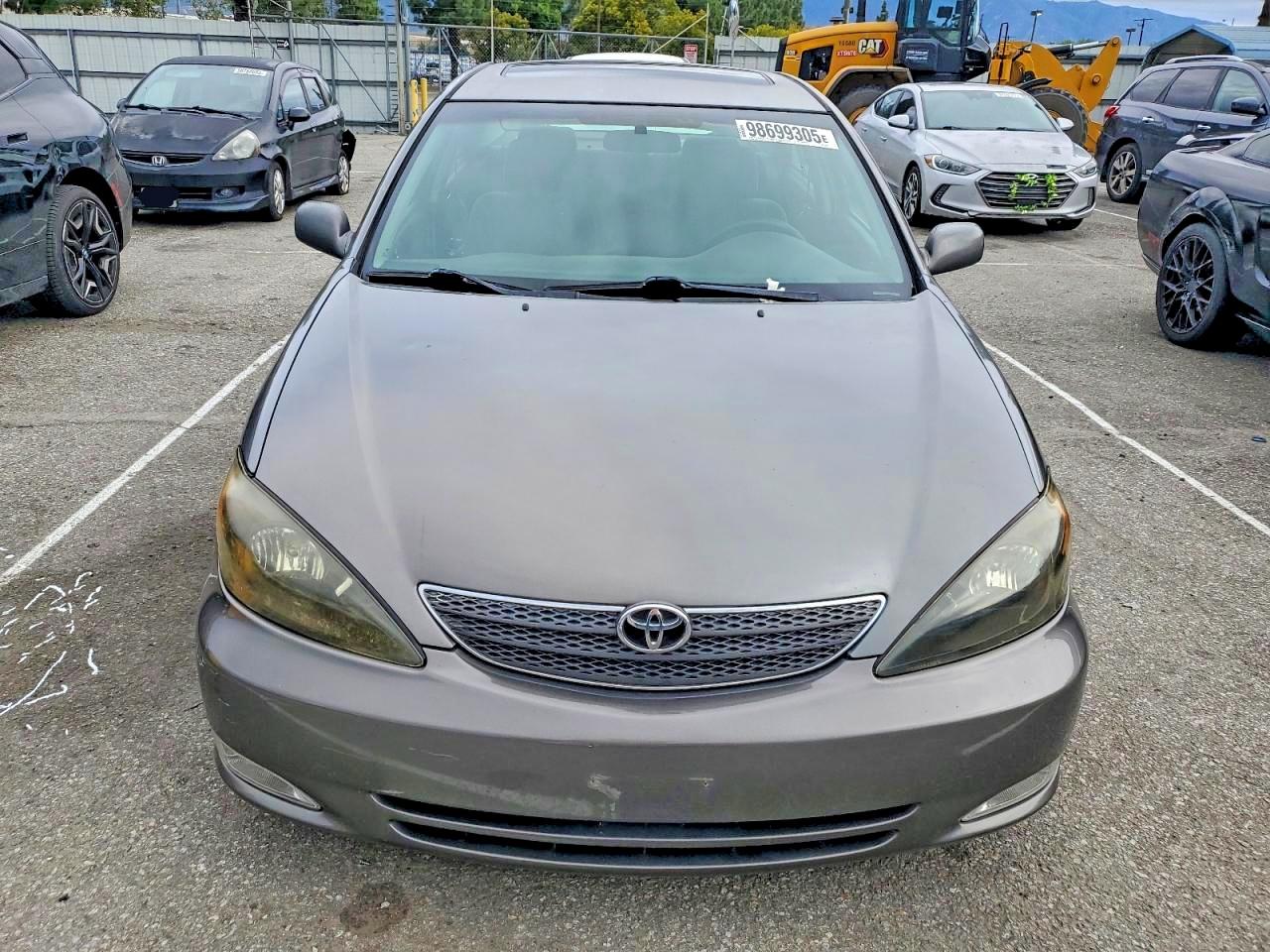 2004 TOYOTA CAMRY SE photo 5