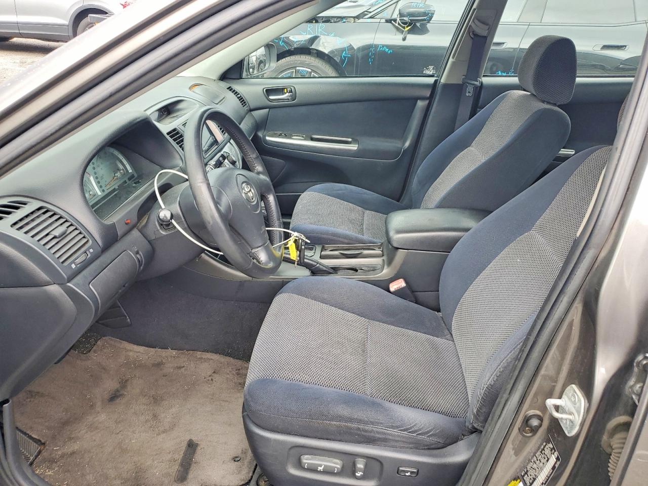 2004 TOYOTA CAMRY SE photo 7