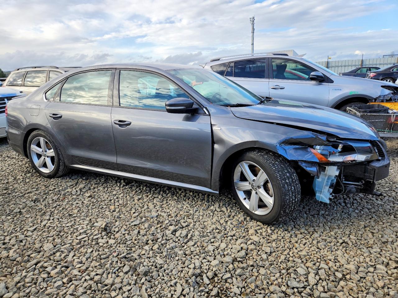 2014 VOLKSWAGEN PASSAT S photo 4