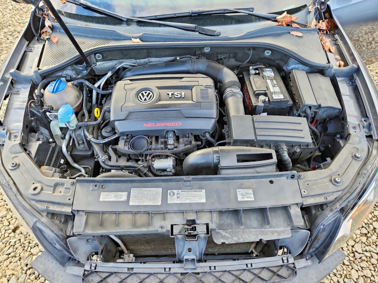 2014 VOLKSWAGEN PASSAT S photo 11