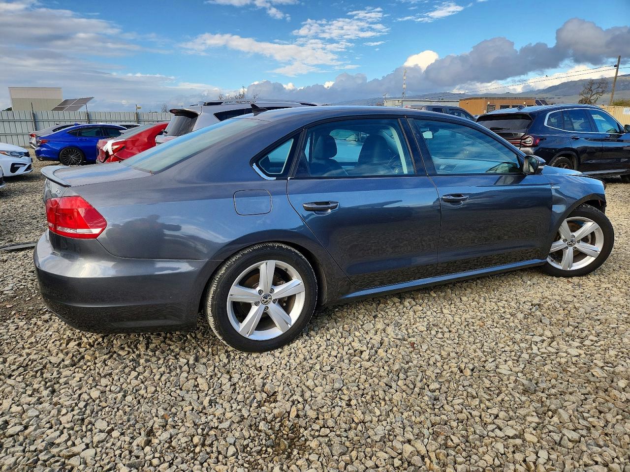 2014 VOLKSWAGEN PASSAT S photo 3