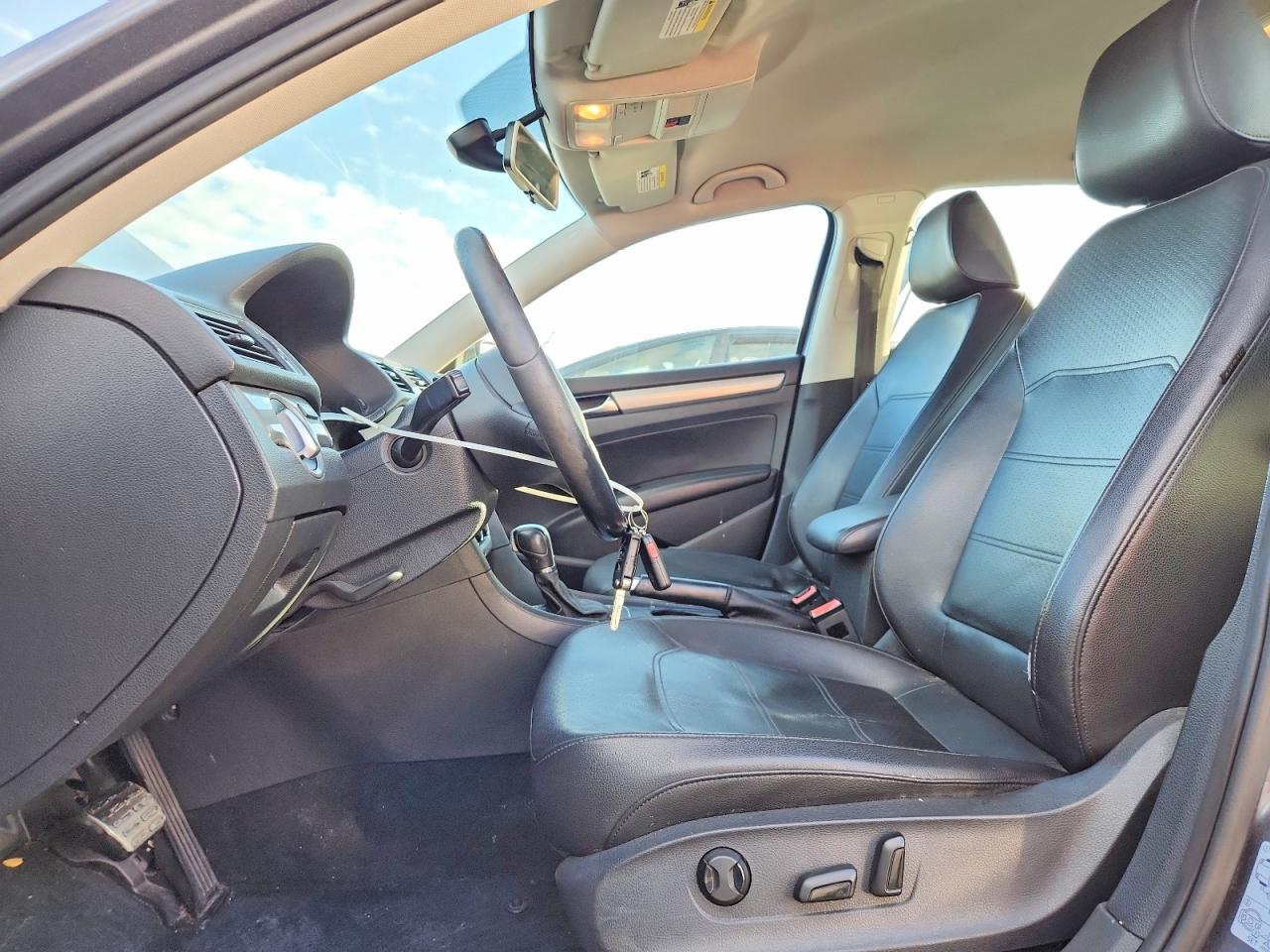 2014 VOLKSWAGEN PASSAT S photo 7