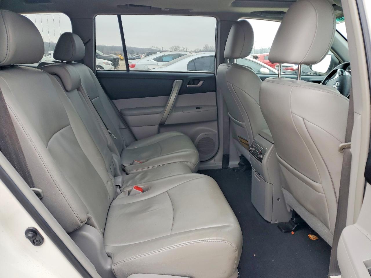 2013 TOYOTA HIGHLANDER BASE photo 10