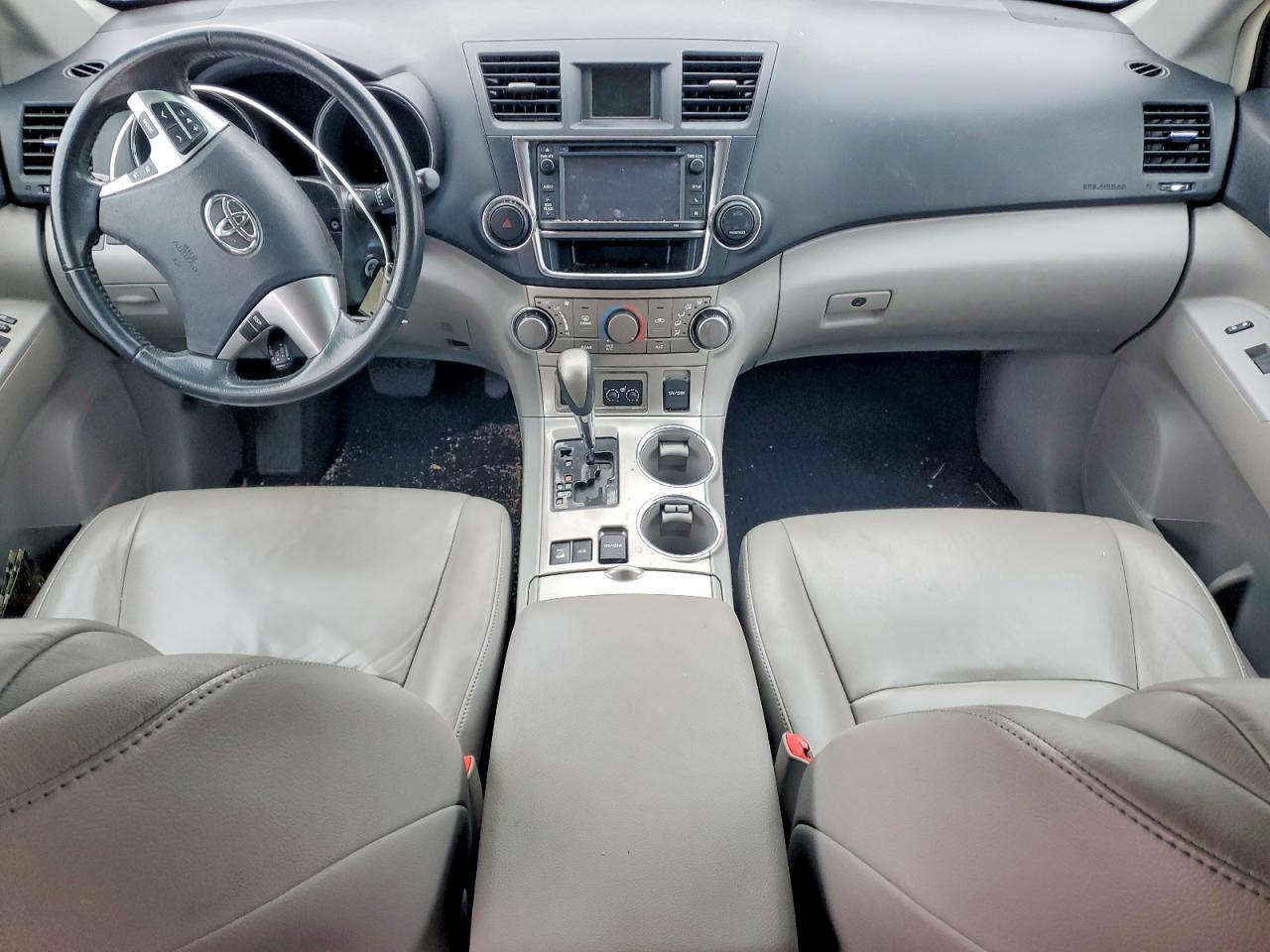 2013 TOYOTA HIGHLANDER BASE photo 8