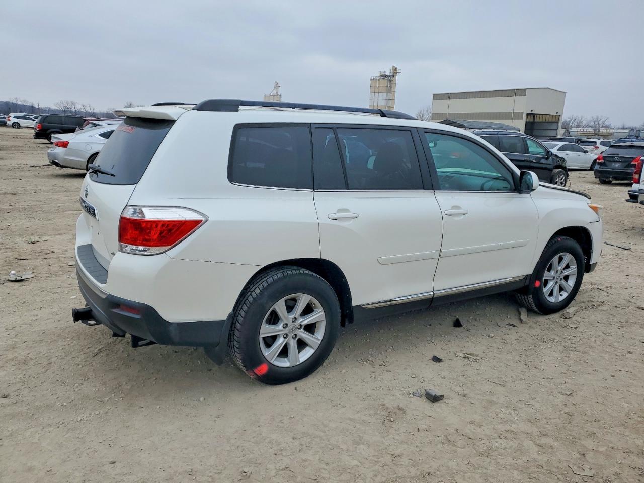 2013 TOYOTA HIGHLANDER BASE photo 3