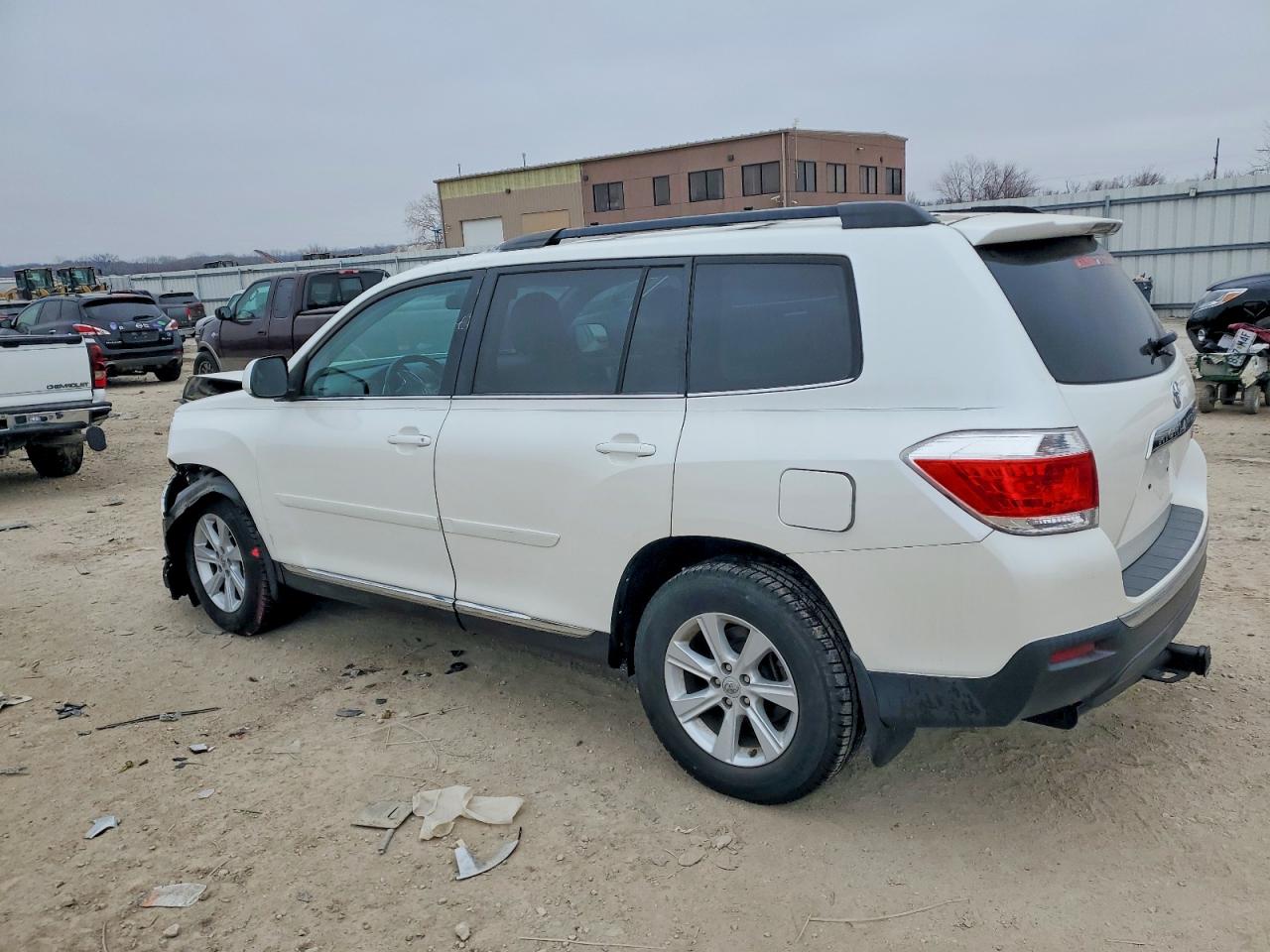 2013 TOYOTA HIGHLANDER BASE photo 2