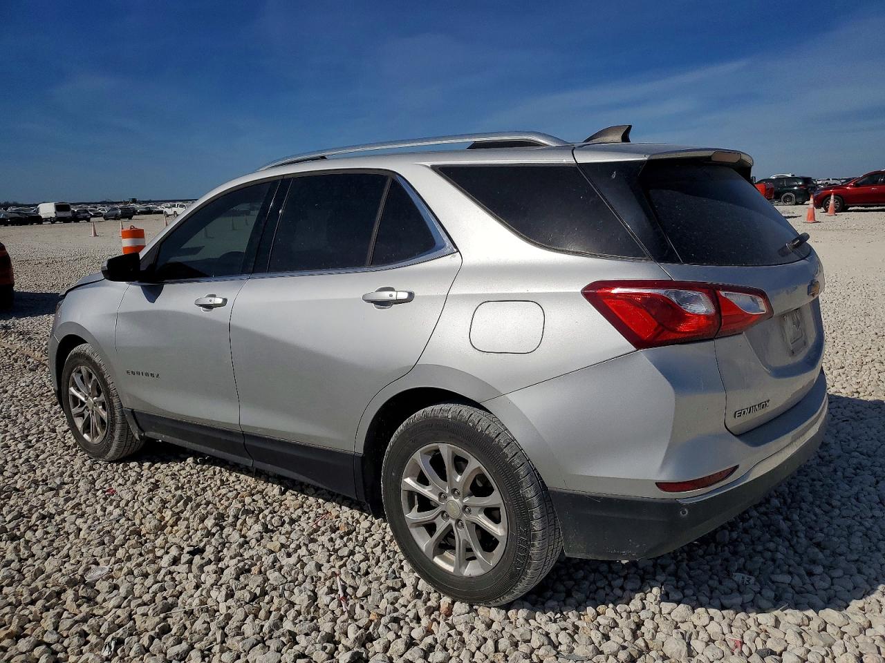 2019 CHEVROLET EQUINOX LT photo 2