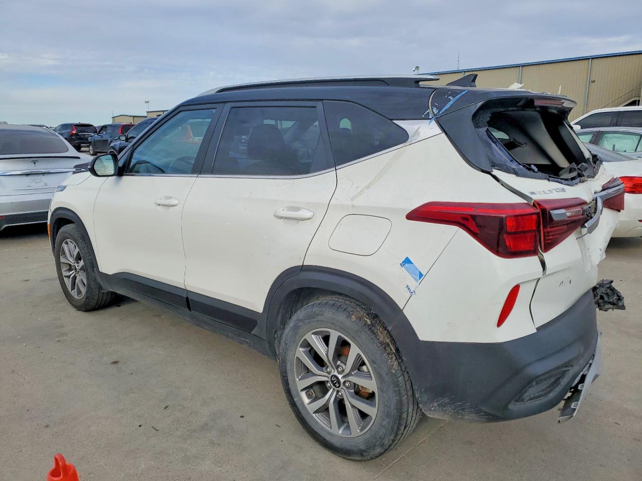 2021 KIA SELTOS S photo 2