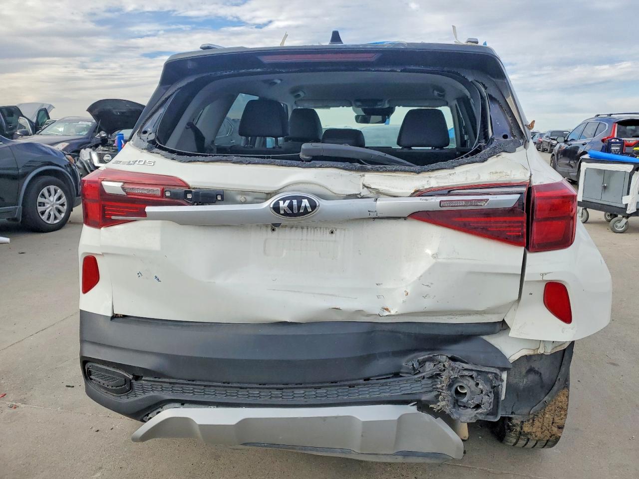 2021 KIA SELTOS S photo 6