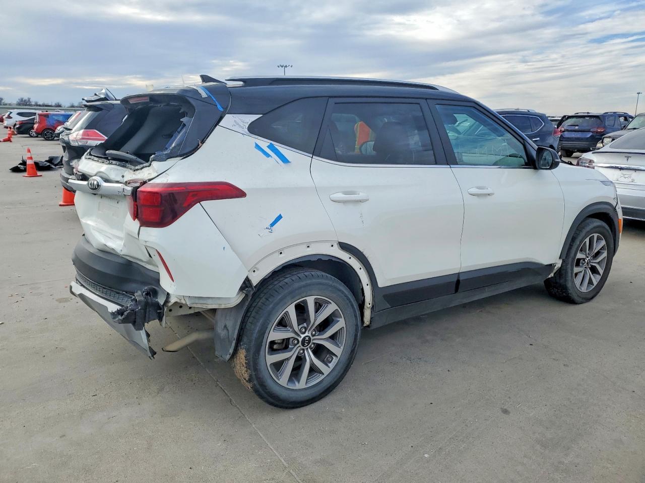 2021 KIA SELTOS S photo 3