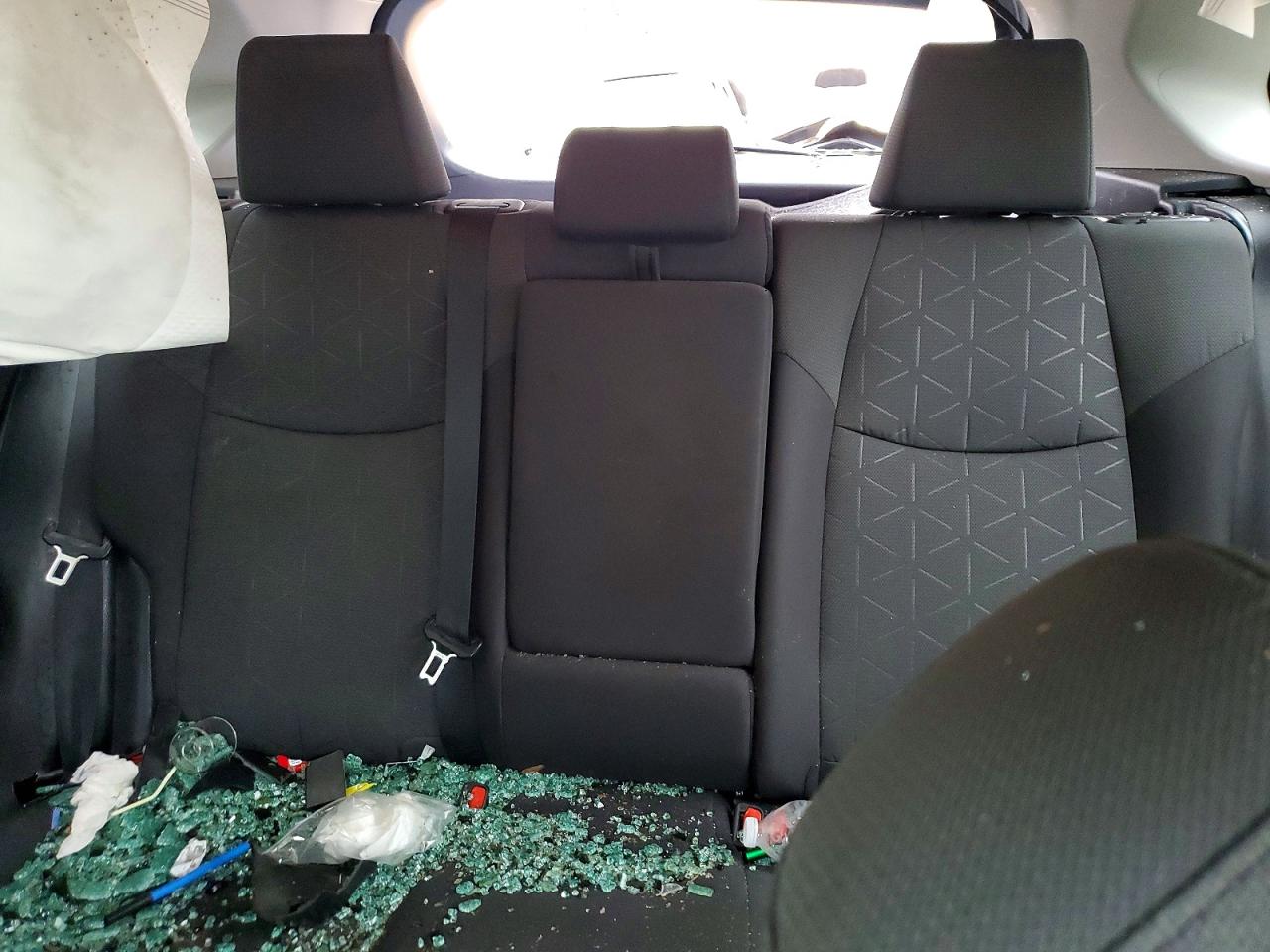 2021 TOYOTA RAV4 XLE photo 10