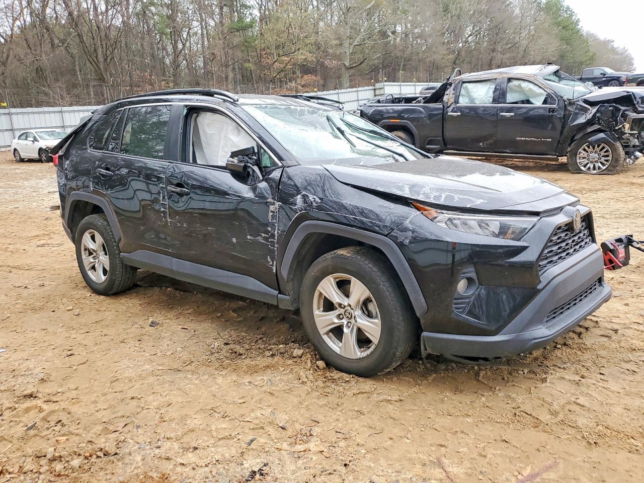 2021 TOYOTA RAV4 XLE photo 4