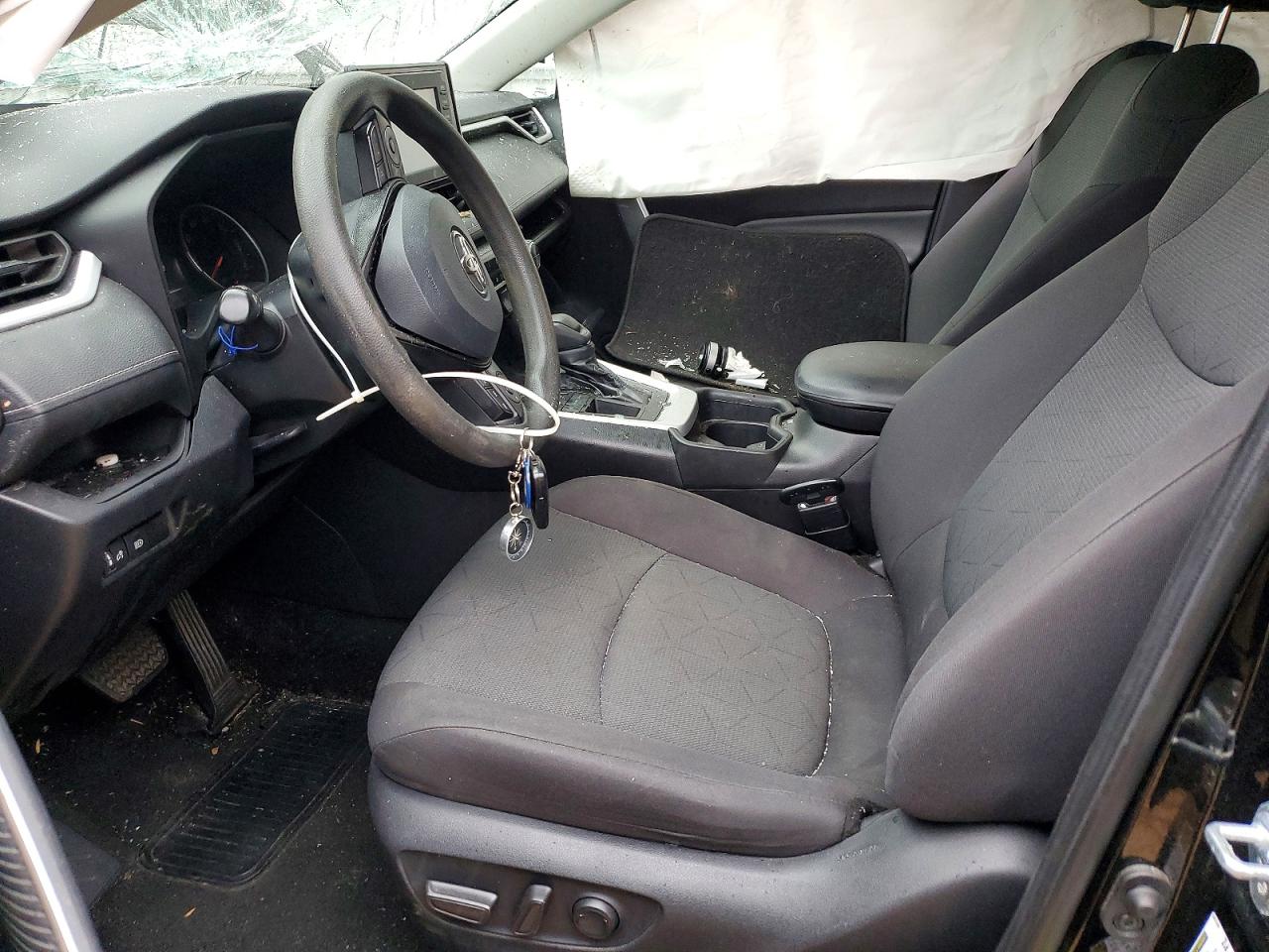 2021 TOYOTA RAV4 XLE photo 7