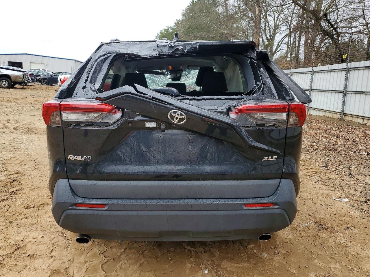 2021 TOYOTA RAV4 XLE photo 6