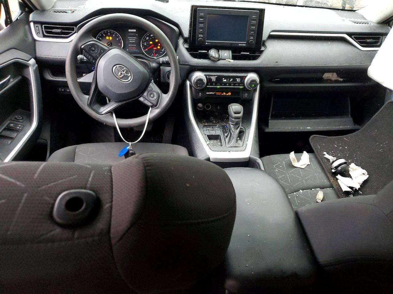2021 TOYOTA RAV4 XLE photo 8