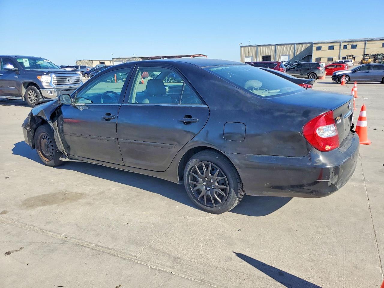 2004 TOYOTA CAMRY LE photo 2