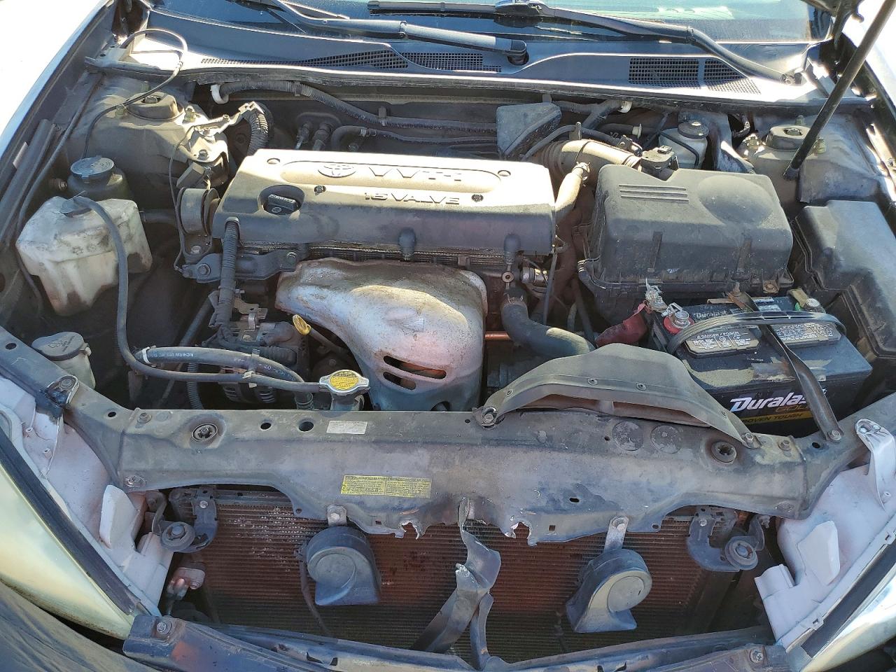 2004 TOYOTA CAMRY LE photo 11