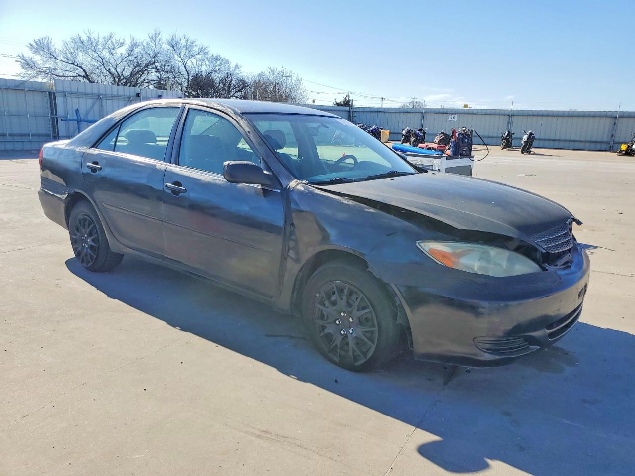 2004 TOYOTA CAMRY LE photo 4