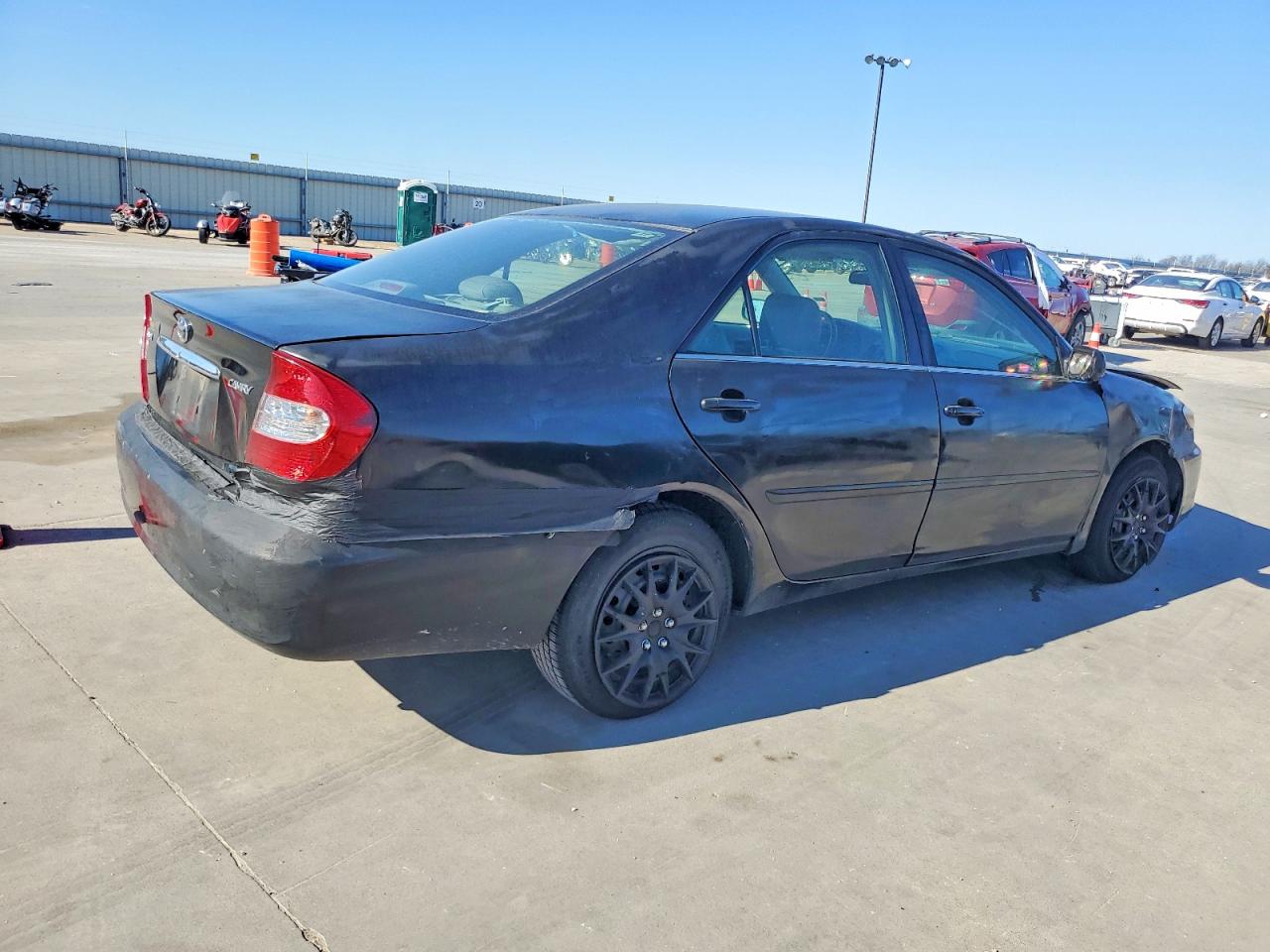 2004 TOYOTA CAMRY LE photo 3