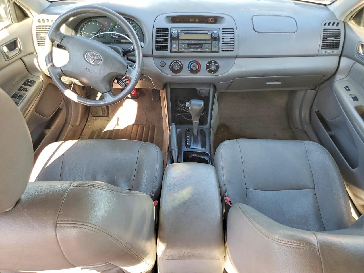 2004 TOYOTA CAMRY LE photo 8