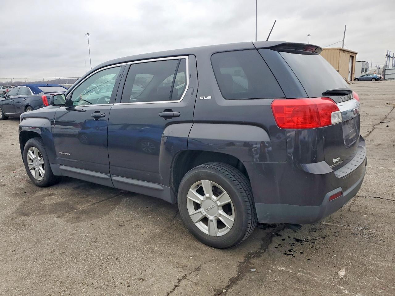 2013 GMC TERRAIN SLE photo 2