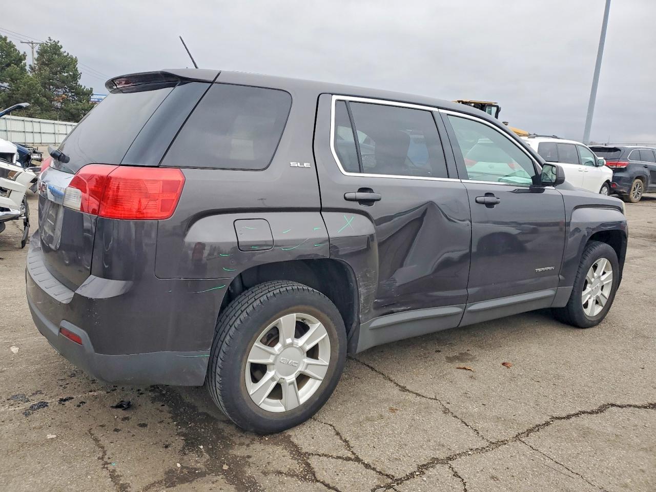 2013 GMC TERRAIN SLE photo 3
