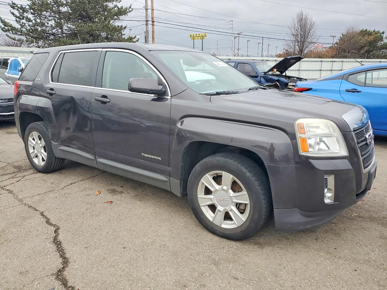 2013 GMC TERRAIN SLE photo 4