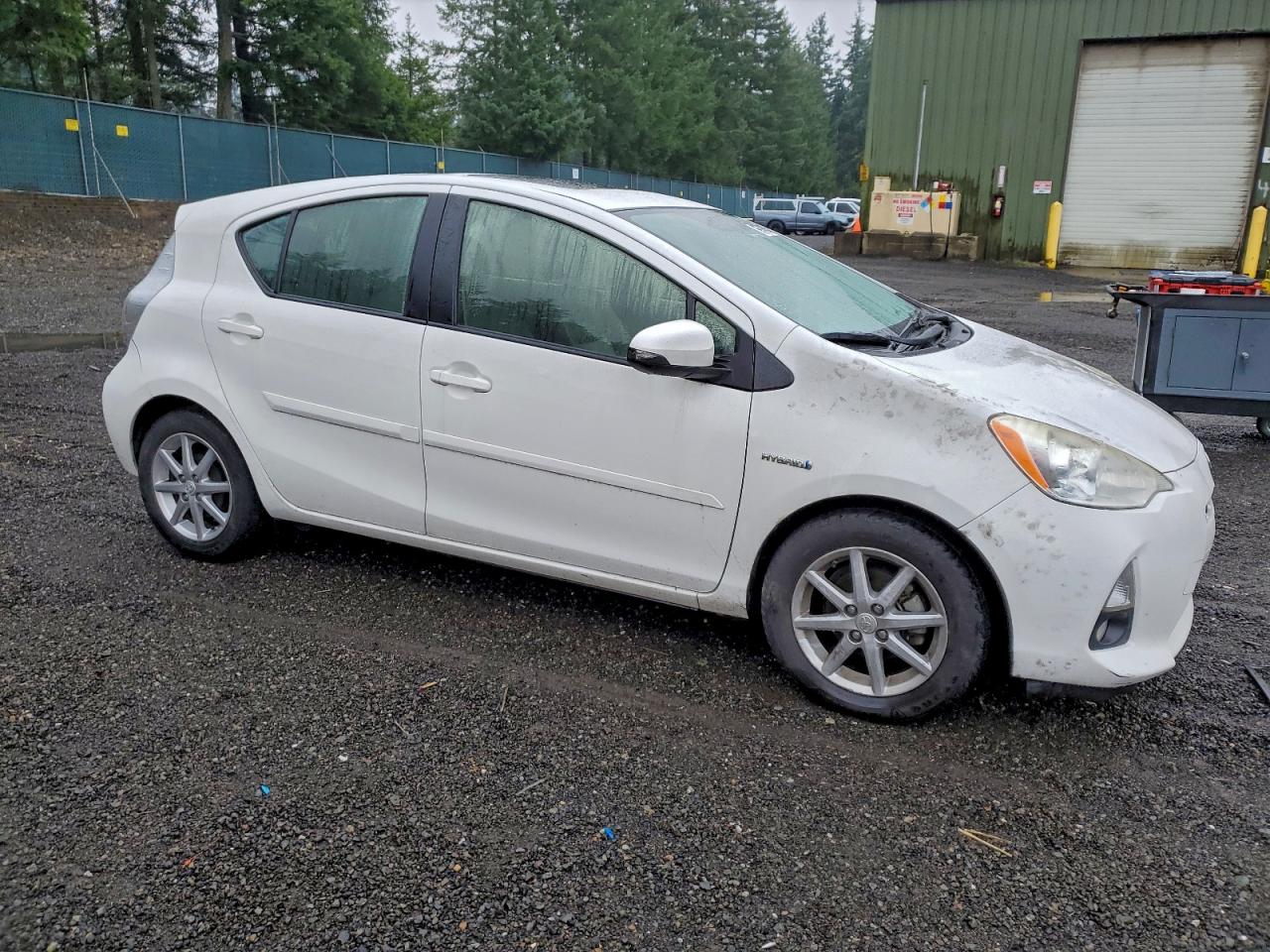 2013 TOYOTA PRIUS C photo 4