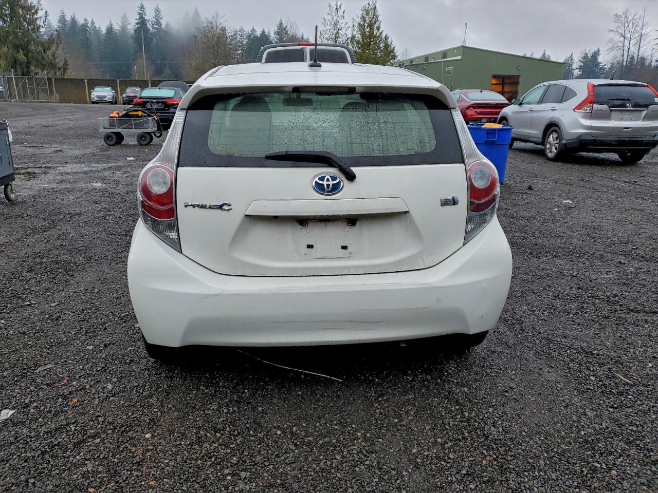2013 TOYOTA PRIUS C photo 6