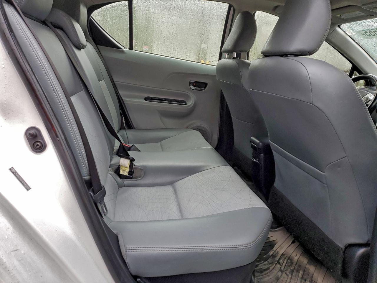 2013 TOYOTA PRIUS C photo 10