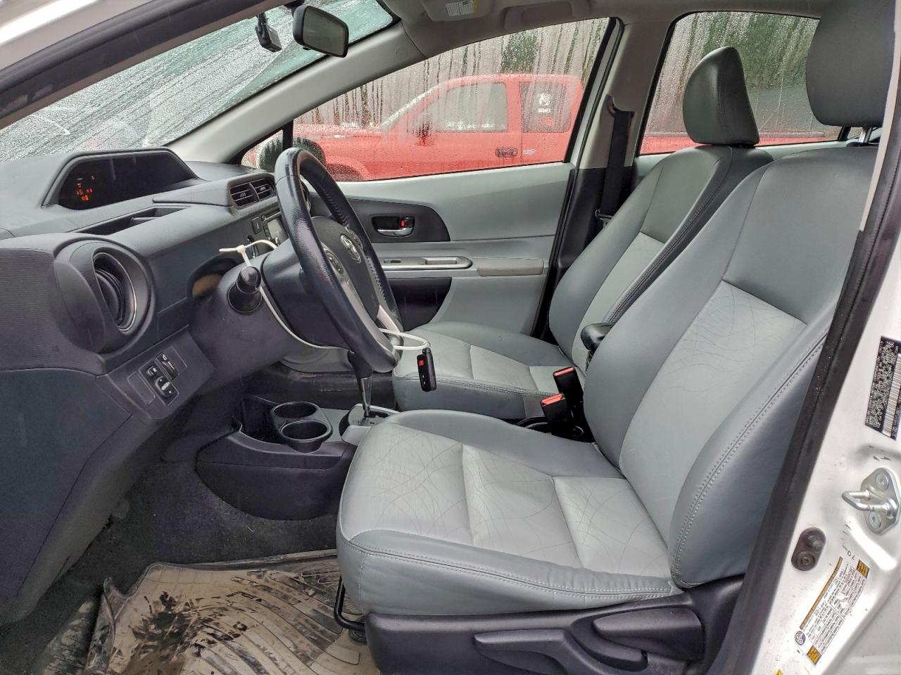 2013 TOYOTA PRIUS C photo 7