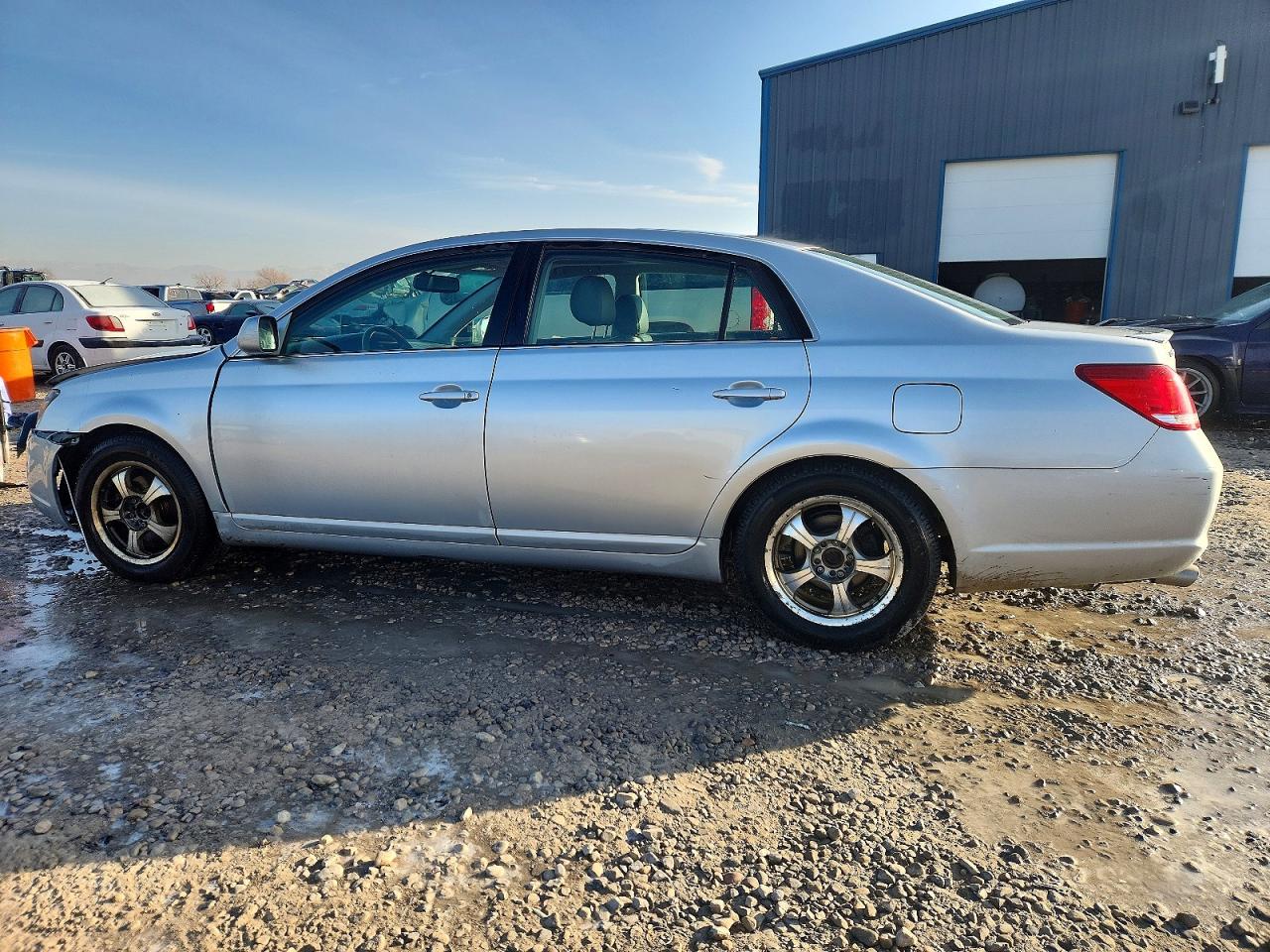 2005 TOYOTA AVALON XL photo 2