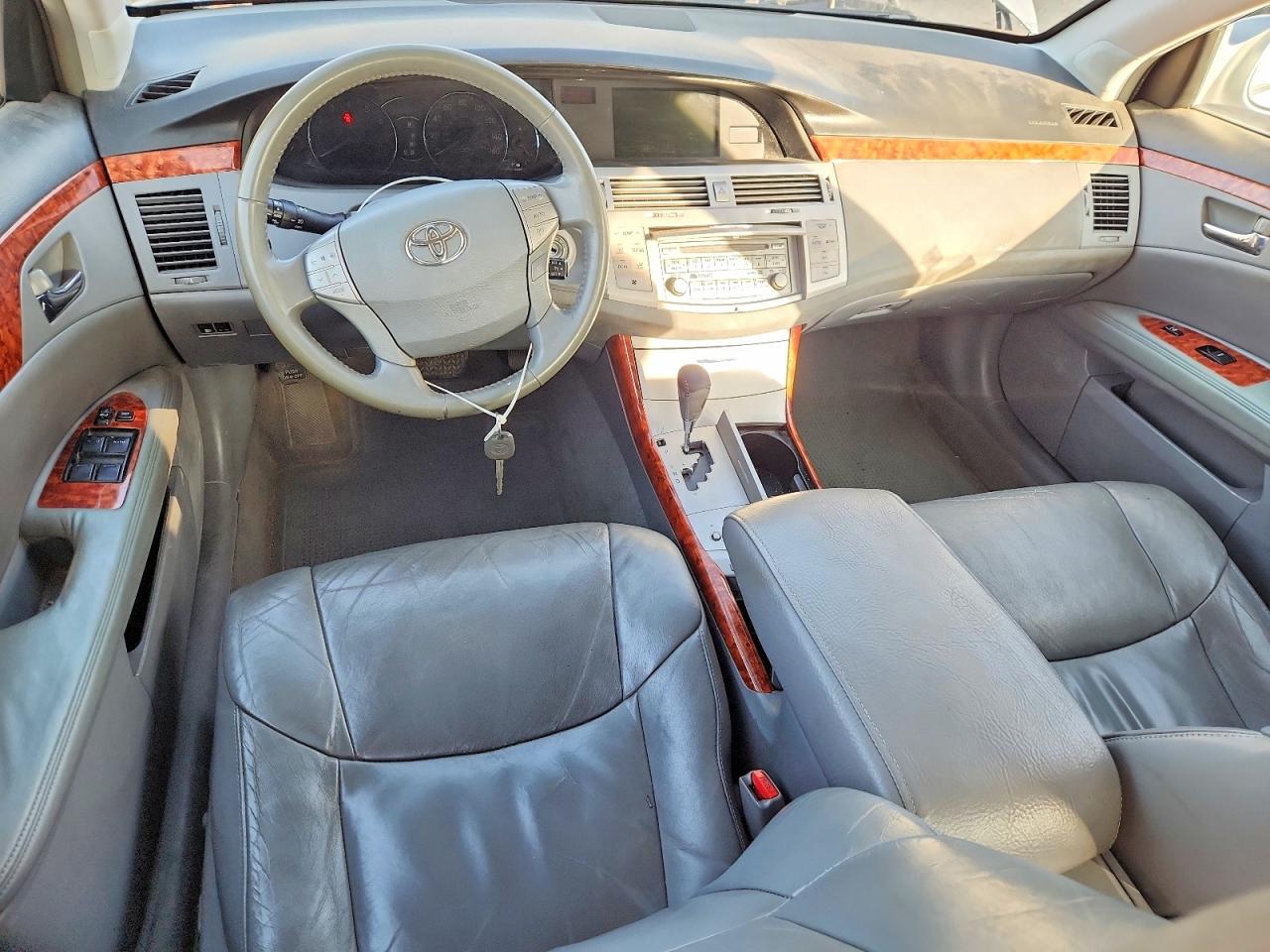 2005 TOYOTA AVALON XL photo 8