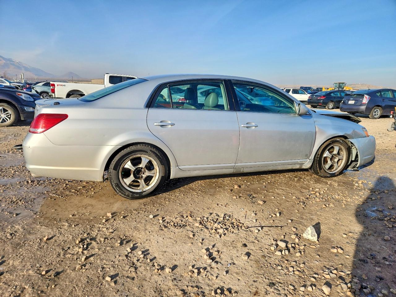 2005 TOYOTA AVALON XL photo 3