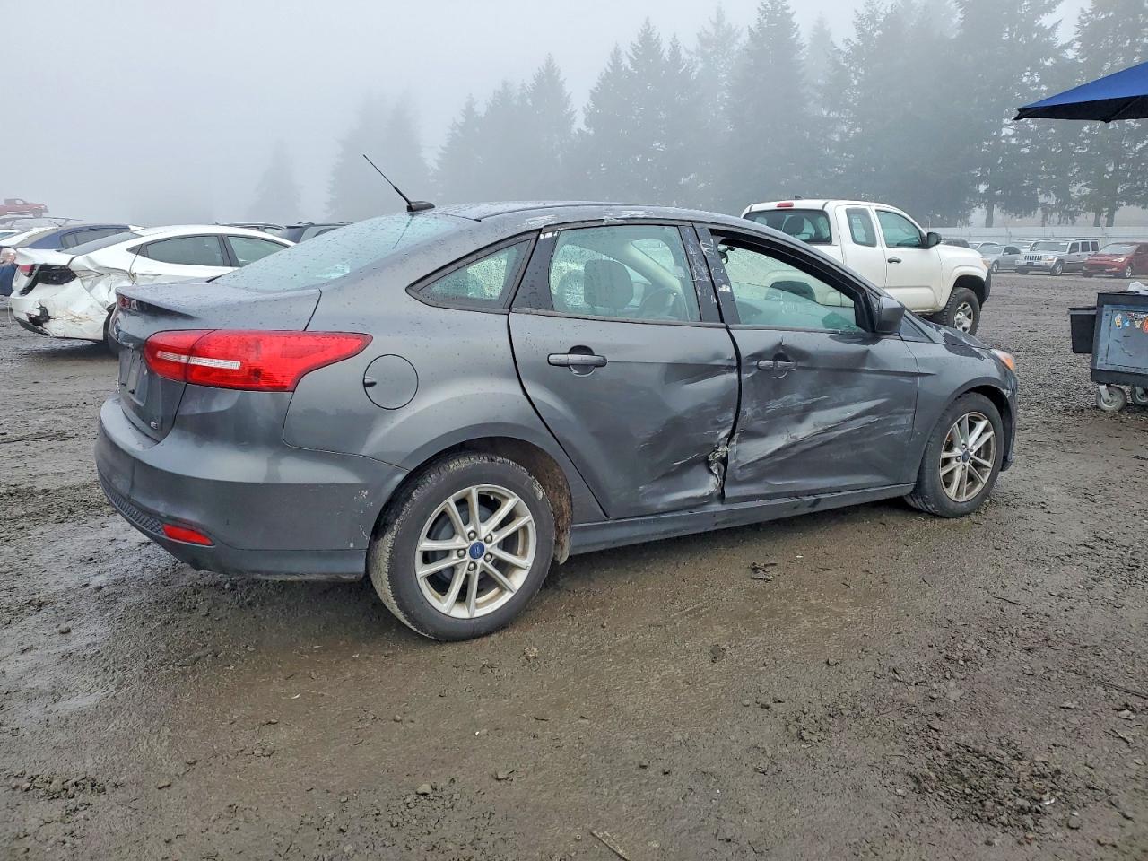 2018 FORD FOCUS SE photo 3