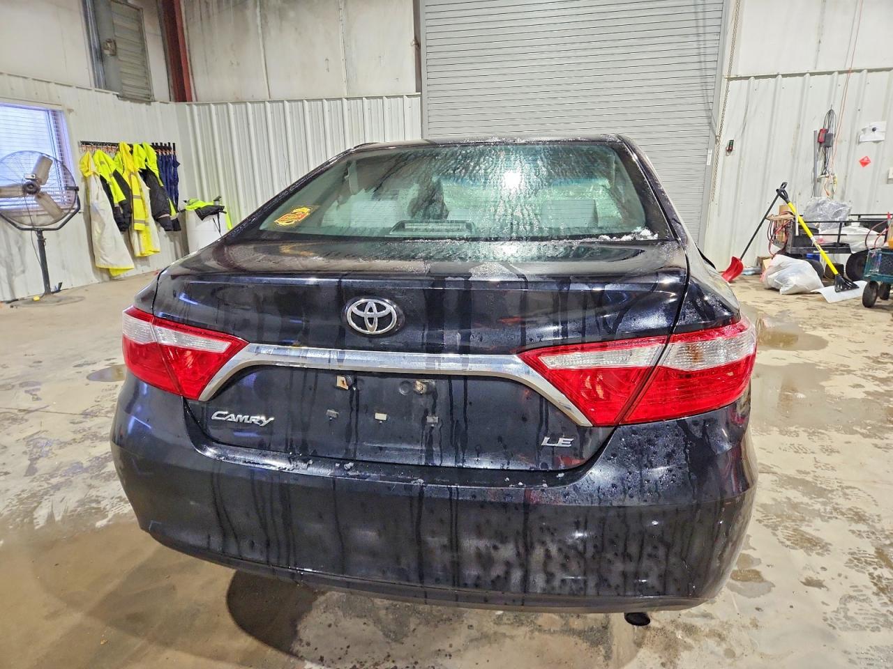 2017 TOYOTA CAMRY LE photo 6